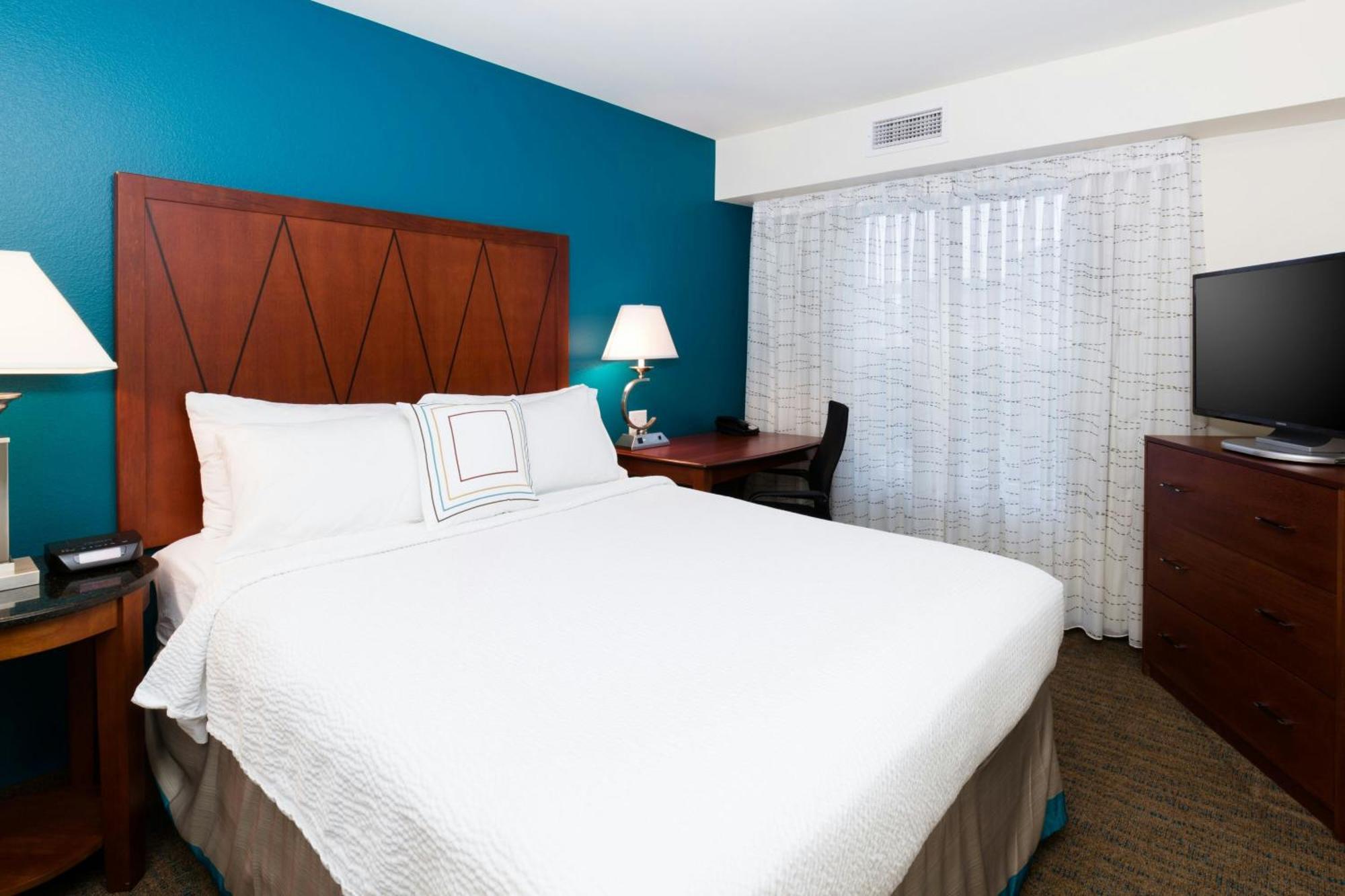 By Marriott Near Lsu Hotel 3*