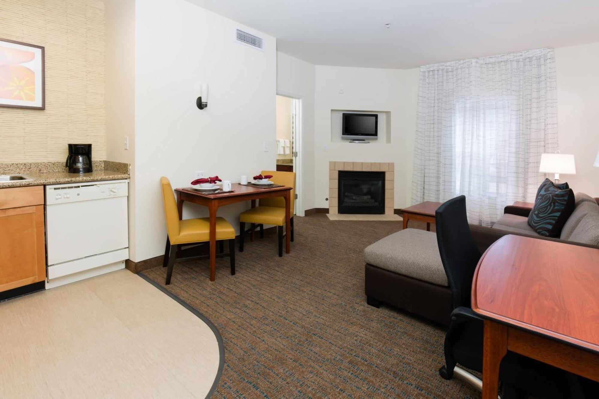 By Marriott Near Lsu Hotel 3*